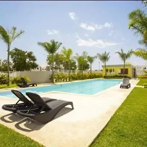 https://manys-beach-house.allrivieramayahotels.com